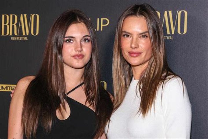 Anja Louise Ambrosio Mazur Age, Wiki, Biography, Photos, Mother, Birthday, Instagram