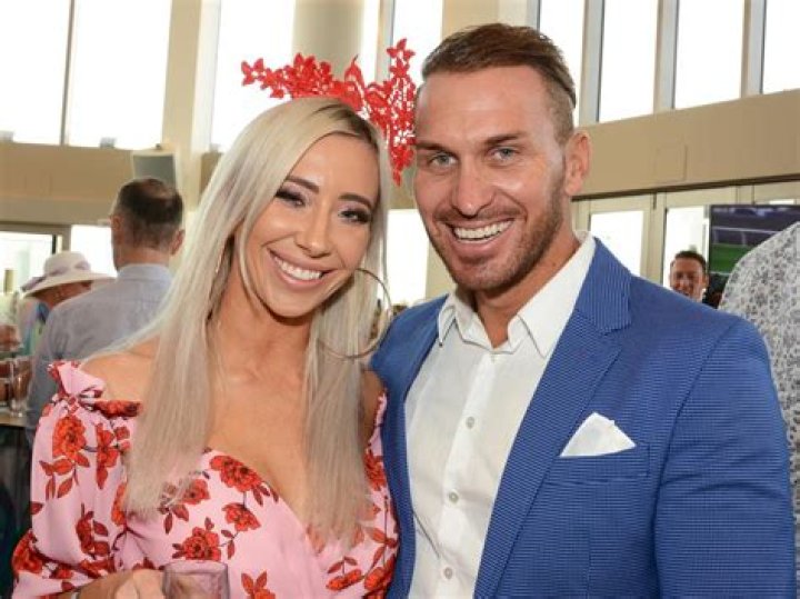 Hannah Boulton Age And Boyfriend: Meet The Singer On Instagram