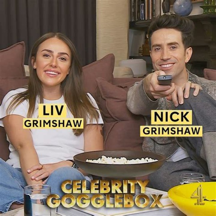 How old is Liv Grimshaw?,Wiki,Biography Age, Gogglebox, Boyfriend, Job, Parents