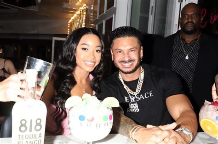How Old Is Nikki Hall? Age, Biography , Instagram: Pauly DelVecchio Girlfriend
