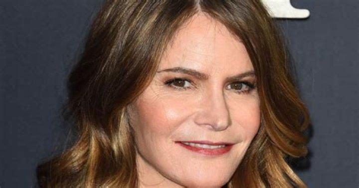 Jennifer Jason Leigh: dating, net worth, tattoos, smoking & body measurements