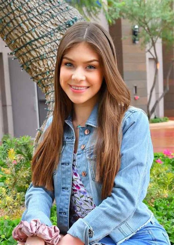 Kafia Ahmed (Styling Hollywood) Wiki, Age, Height, Net Worth, Salary