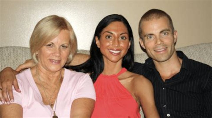 Lisa Harnum Wikipedia : Everything To Know About The Fiancé Of Simon Gittany