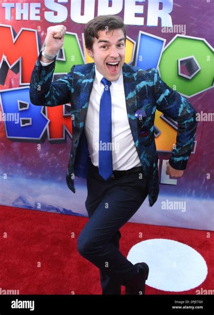 Where was MatPat born? Where does MatPat live?