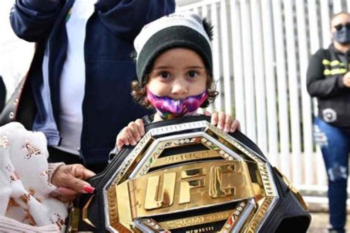 Who Are Charles Oliveira Parents? UFC Fighter Mother Ozana Is Popular While Father Remains Unknown