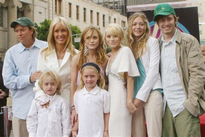 Who Are Stella Jones Parents Mick Jones and Miranda Davis? Is She Related To Kate Moss?
